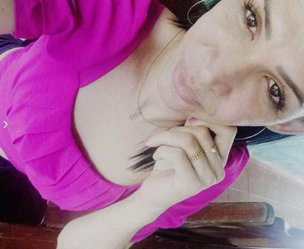 Sou uma trans bonita ativa iva  dotada bumbum grande. Vaidosa cherosa bem cuidada 